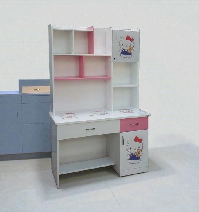 Bàn học cho bé Hello Kitty MS 9489 - chi tiết vân gỗ tự nhiên