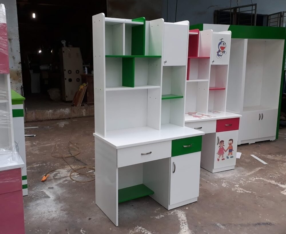 Bộ bàn học cho bé MS 9631 - chi tiết vân gỗ tự nhiên