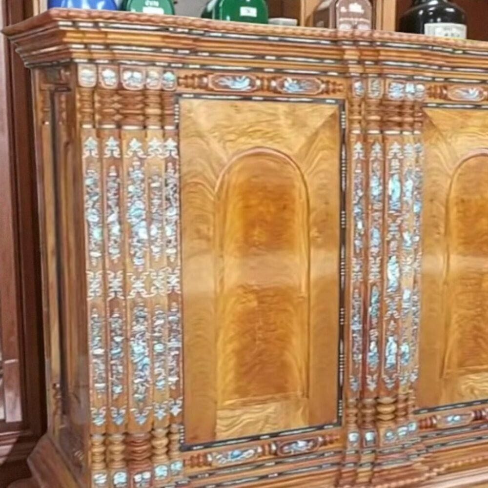Tủ thờ gỗ gõ đỏ 19 trụ cao cấp MS 3344 - góc nghiêng