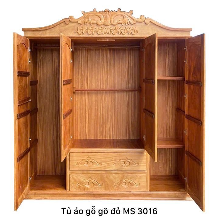Bên trong tủ quần áo gỗ gõ đỏ tự nhiên