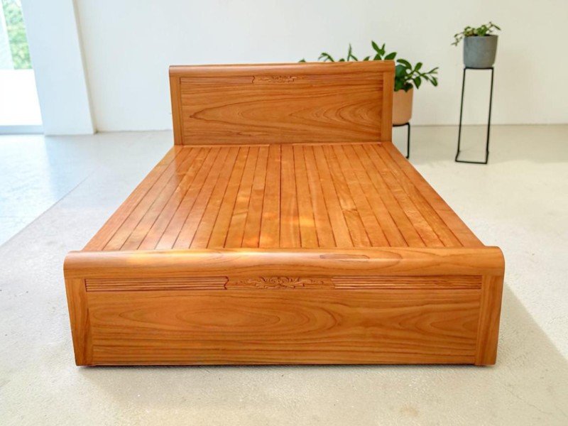 Giường gỗ tự nhiên giá bao nhiêu tiền
