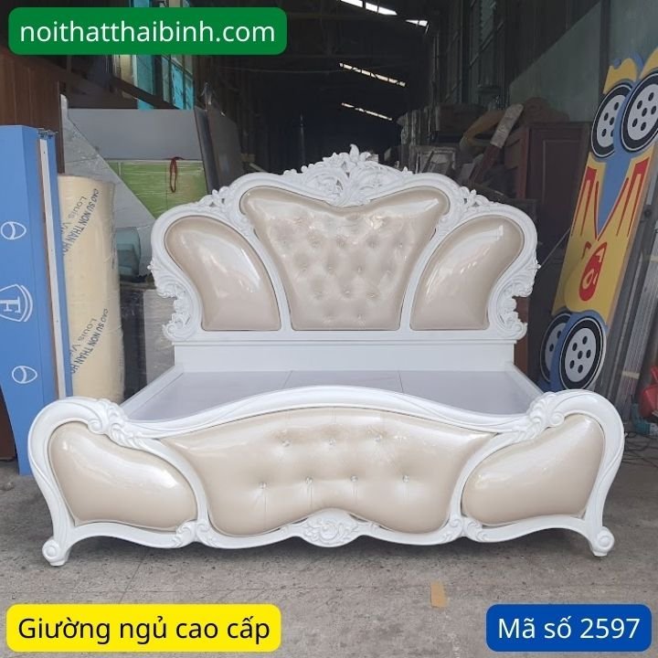Giường ngủ tân cổ điển MS 2597 - chi tiết vân gỗ tự nhiên