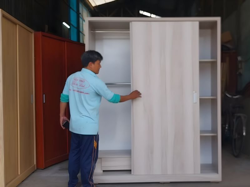 Tủ quần áo 2 cửa lùa MS 3291 - chi tiết vân gỗ tự nhiên