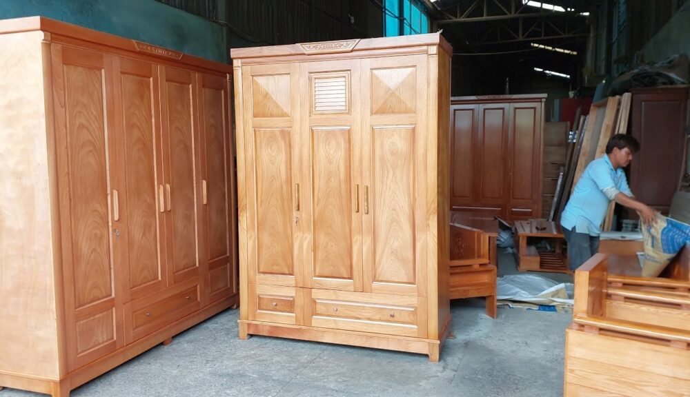 tu quan ao go 3 cua kich thuoc 1m6 x 2m1