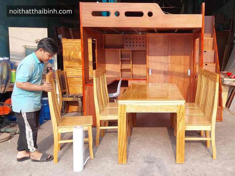 Bàn ăn gỗ