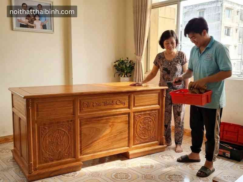 Bàn giám đốc gỗ gõ đỏ tại nhà Chị Mai, Thủ Đức, TP.HCM