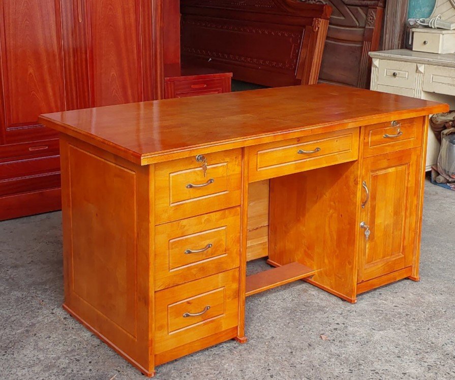 Giá bàn giám đốc gỗ gõ đỏ trên thị trường