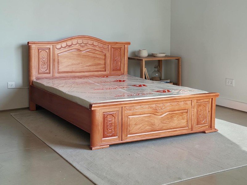 Giường gỗ tự nhiên giá bao nhiêu tiền