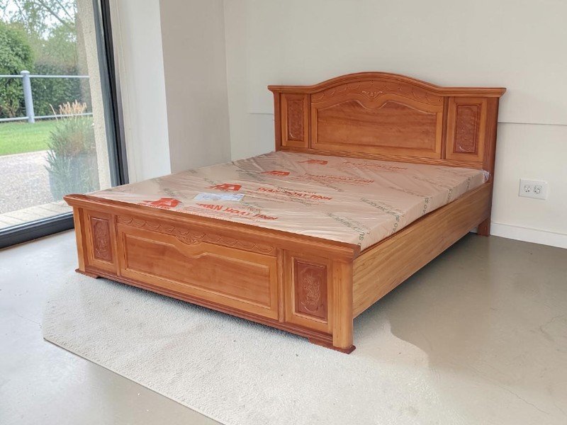 Giường gỗ tự nhiên giá bao nhiêu tiền