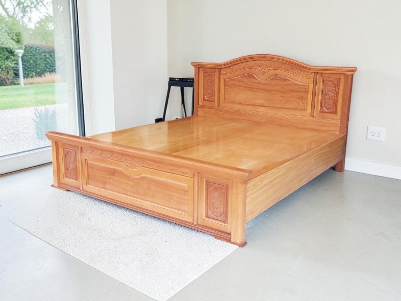 Giường gỗ tự nhiên giá bao nhiêu tiền