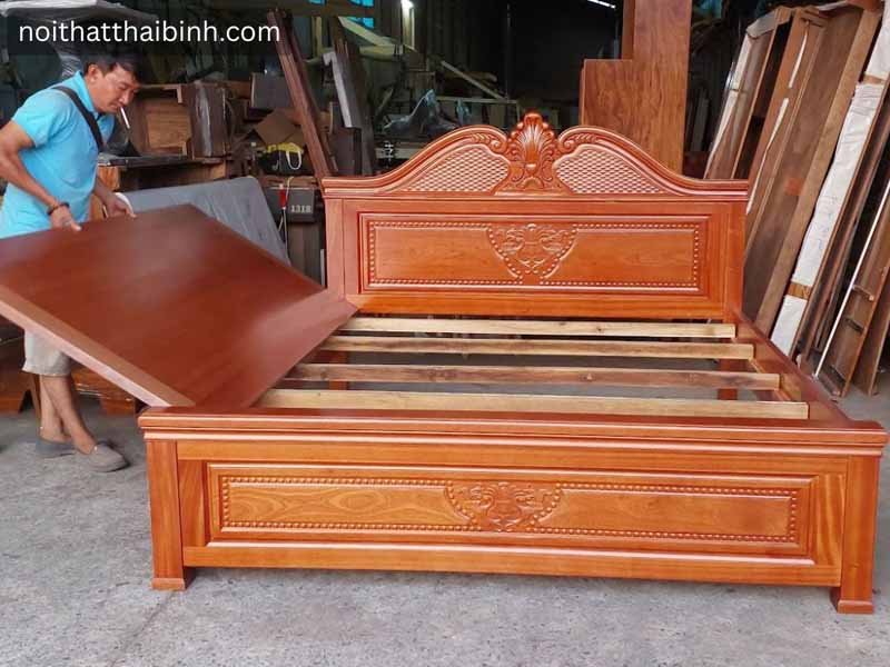 Giường gỗ xoan đào