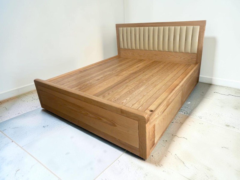 Giường ngủ gỗ sồi tự nhiên màu sáng cho phòng hiện đại