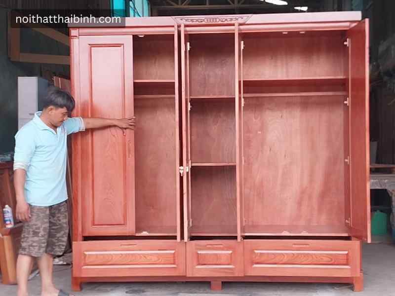 Bên trong tủ quần áo gỗ 5 cánh