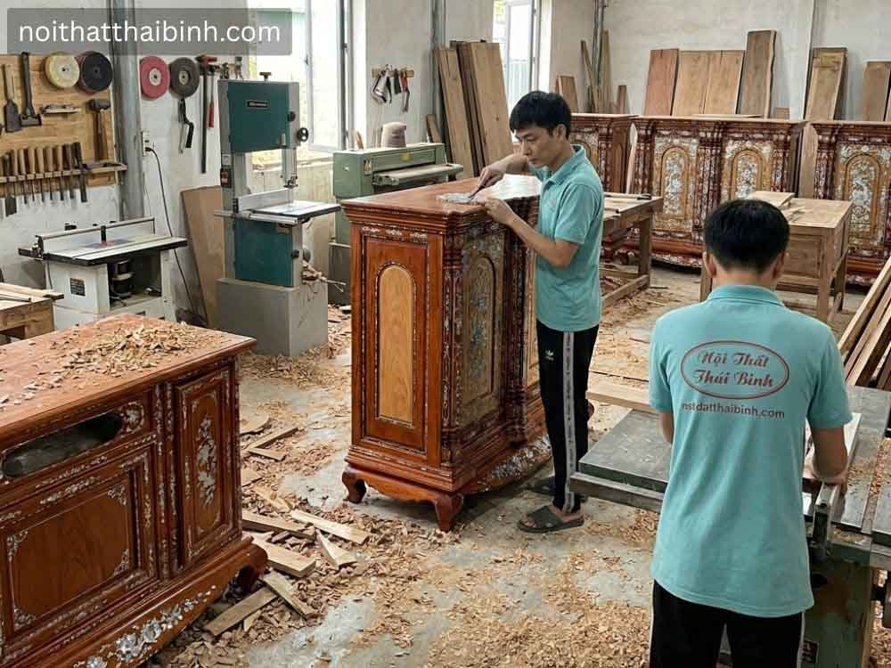 Tủ thờ gỗ căm xe gõ đỏ 9 trụ tại xưởng mộc đồ gỗ Thái Bình